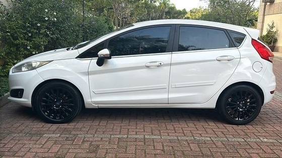 FORD FIESTA 1.6 TITANIUM HATCH 16V FLEX 4P POWERSHIFT